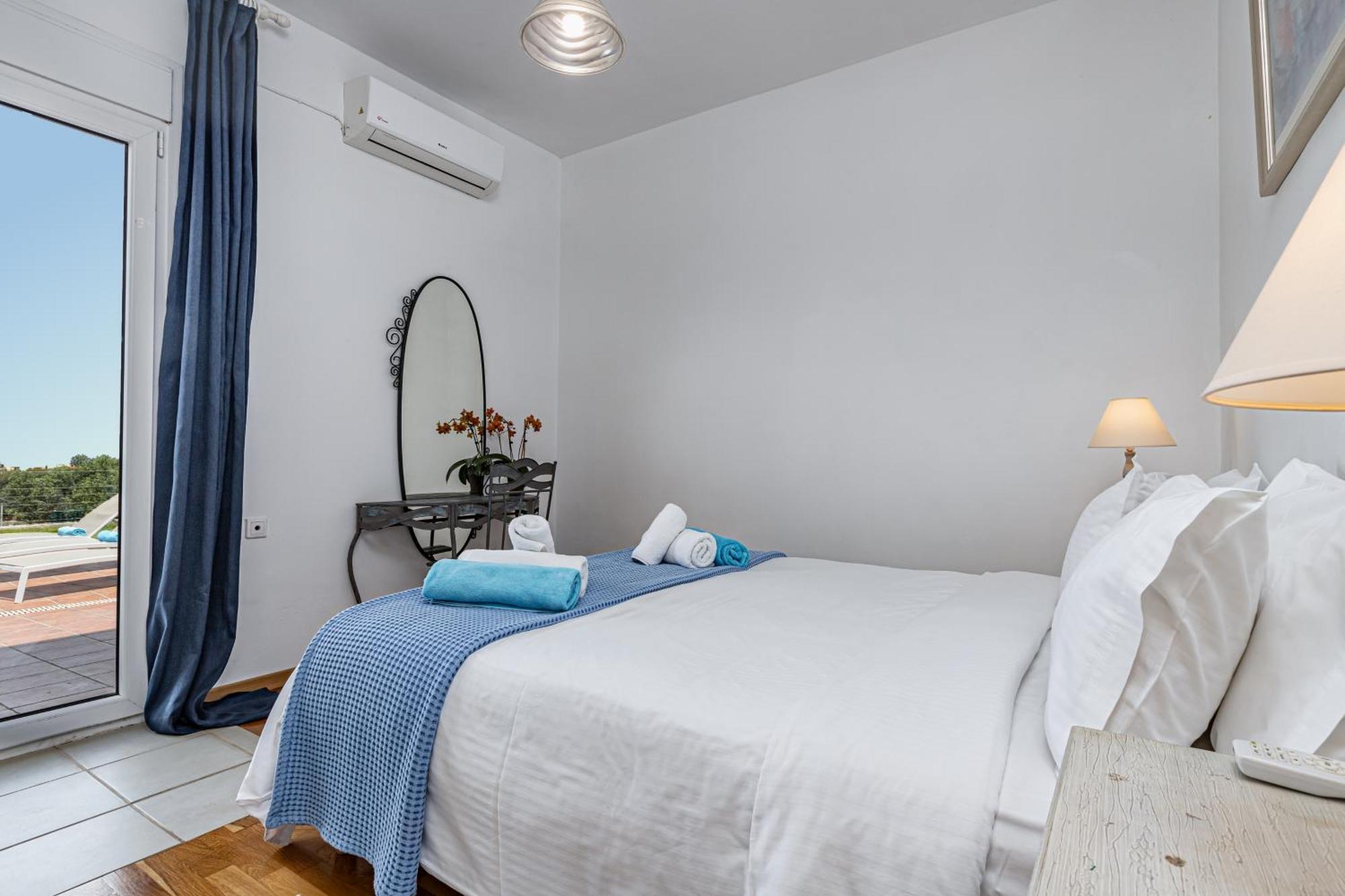 Dimitra Apartment With Private Pool And Sea View -The Ground Floor Of A Two Storey Building Daratsos Bagian luar foto